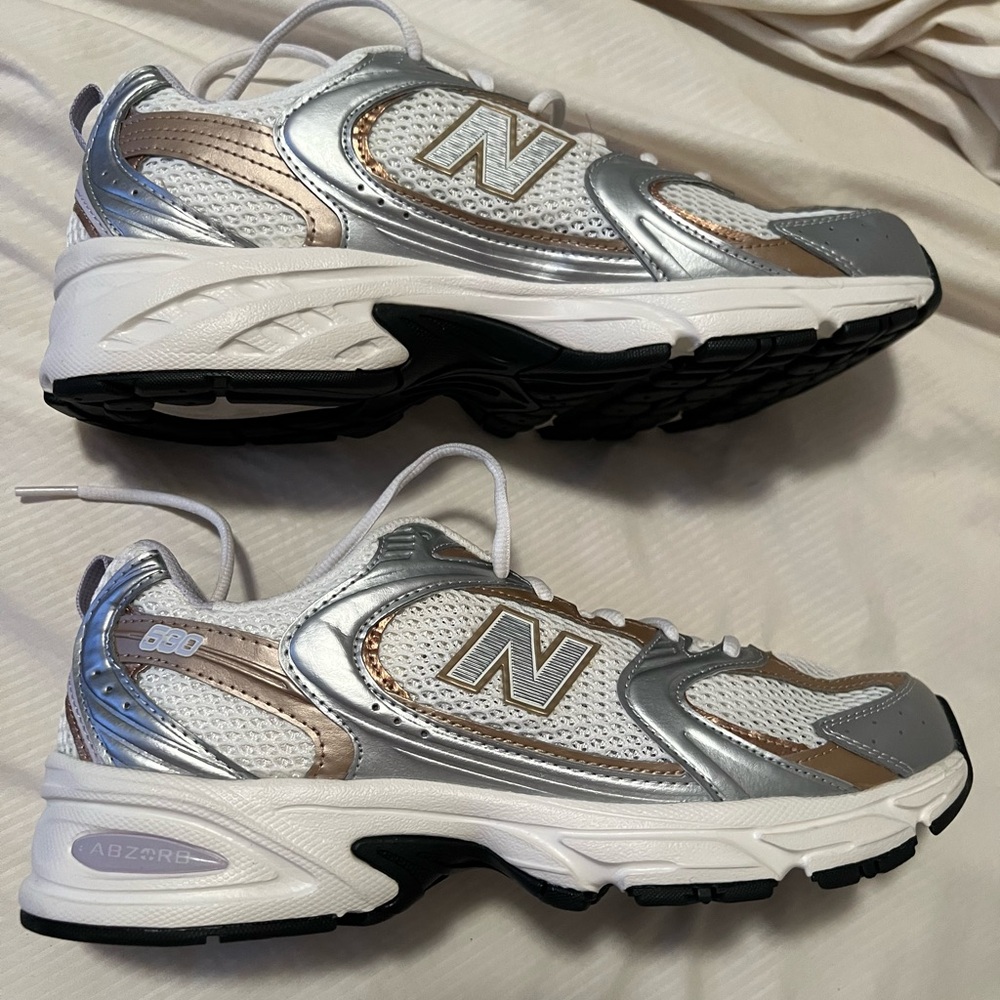 NEW IN BOX New Balance 530 Sneakers in White, Silver, Gold & Copper